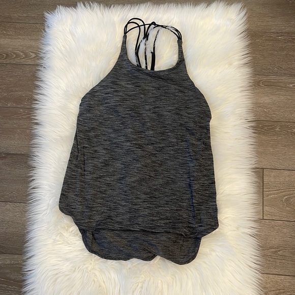 Size 6 lululemon tank top - Picture 1 of 4